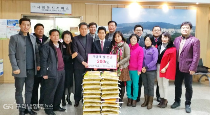 남양주시 시민 커뮤니티 평호사모가 평내동 복지넷에 쌀을 기탁했다.