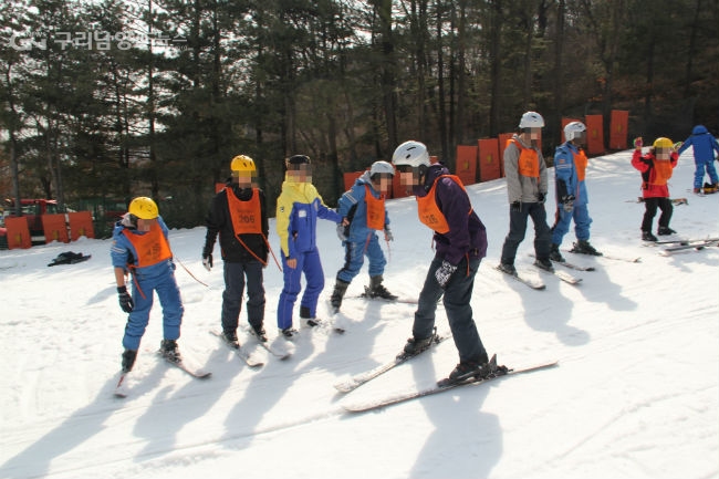 남양주 동부희망케어센터가 취약계층 아동·청소년을 대상으로 일일 스키캠프를 개최했다.