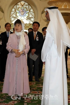 중동 순방을 하고 있는 박근혜 대통령 일행