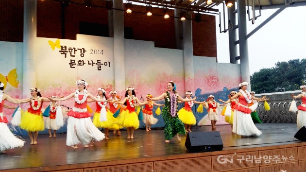 북한강야외공연장 2014년 공연 장면
