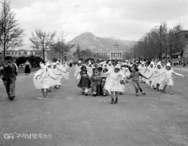 1953년 제24회 어린이날 기념식(사진=국가기록원)