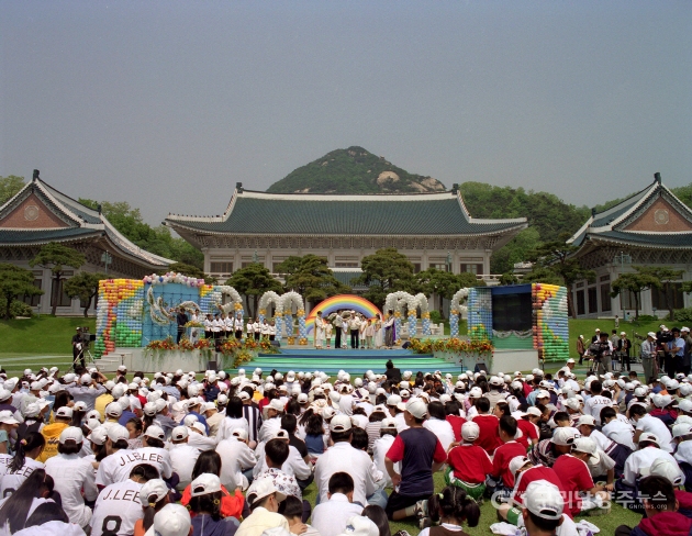 1998년 제76회 어린이날 청와대 행사(사진=국가기록원)