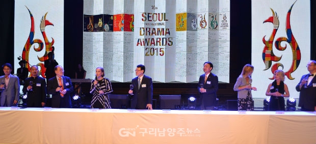 박창식(새우리, 구리시당협위원장) 의원이 지난 10일 ‘2015 서울드라마어워즈’에 한류공로상 시상자로 참석했다.(사진=박창식 의원실)