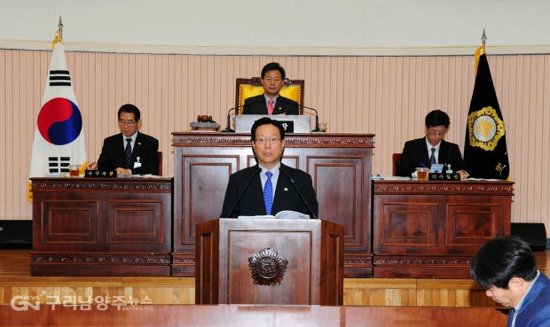 박영순 구리시장이 20일 구리시의회에서 시정연설을 하고 있다.(사진=구리시의회)