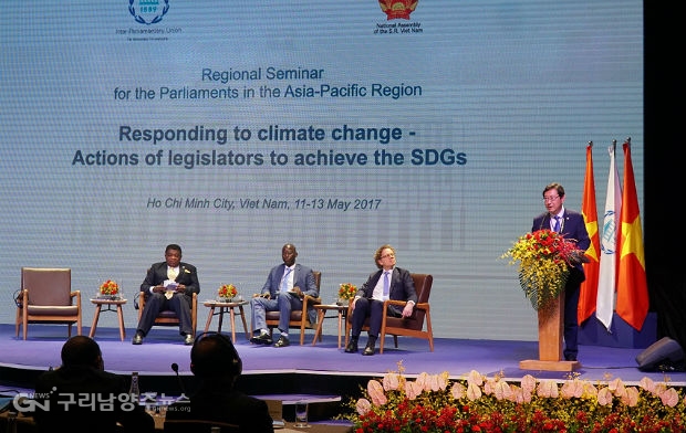 김한정 의원이 11일부터 13일까지 베트남 호치민에서 열린 국제의회연맹(Inter-Parliamentary Union, IPU) 지속가능발전목표(Sustainable Development Goals, SDGs) 이행 회의에서 13일 한국 대표로 연설하고 있다.(사진=김한정 의원실)