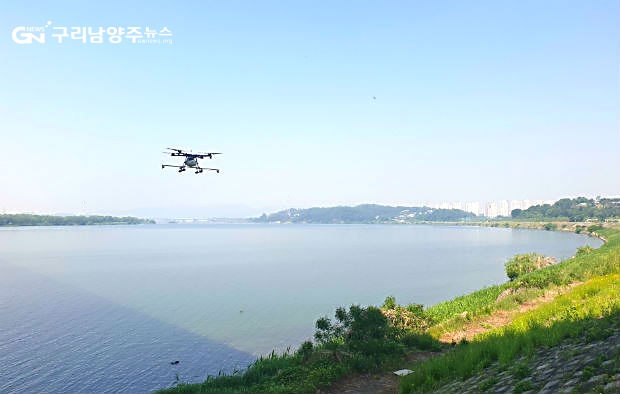 5월 23일 삼패한강공원에 투입된 방역드론(사진=남양주시)