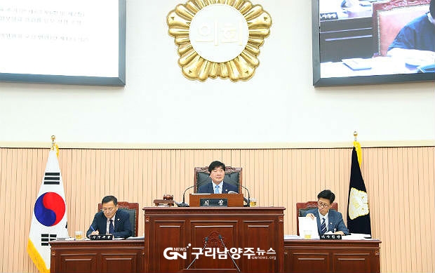 제298회 임시회를 주재하고 있는 김형수 구리시의회 의장(사진=구리시의회)