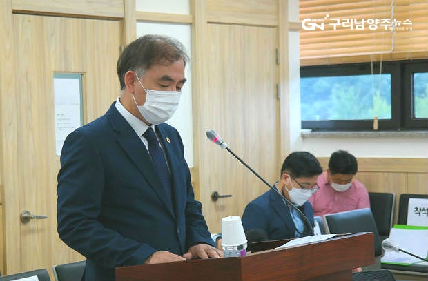 9월 2일 상임위 회의에서 발의한 조례안에 대해 설명하고 있는 이원웅 의원(사진=경기도의회)