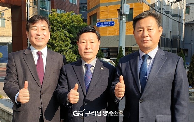 왼쪽부터 권봉수 전 구리시의회 부의장, 박석윤 구리시의회 운영위원장, 신동화 전 구리시의회 의장(사진 제공=세 사람)