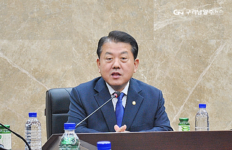 5월 9일 남양주권역 취재, 보도 기자들과 대화하고 있는 김병주 의원 ©구리남양주뉴스
