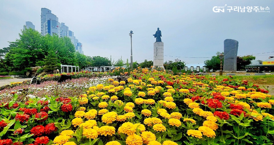 구리시 광개토광장 꽃 식재 모습(사진 제공=구리시)