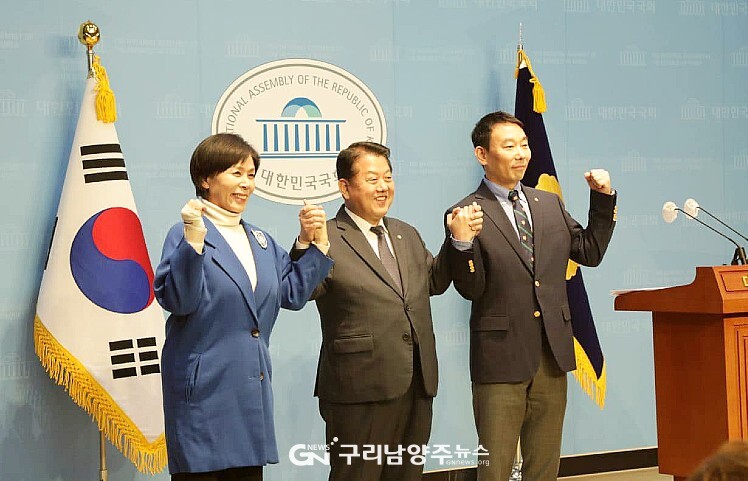 3월 12일 더불어민주당 남양주 갑을병 후보 합동 기자회견. 왼쪽으로부터 최민희, 김병주, 김용민(사진=김병주 페이스북)