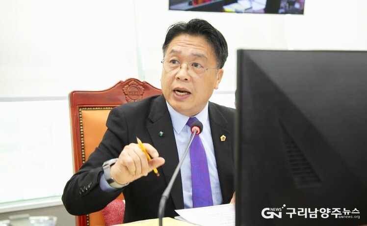 이석균 경기도의회 의원(사진=경기도의회 이석균 의원 홈페이지 의정갤러리 11월 11일 등록 제387회 정례회 제2차 기획재정위원회 행정사무감사(최종))